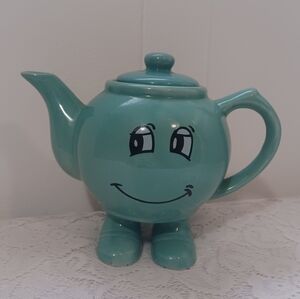 70s Smiling Tea Pot